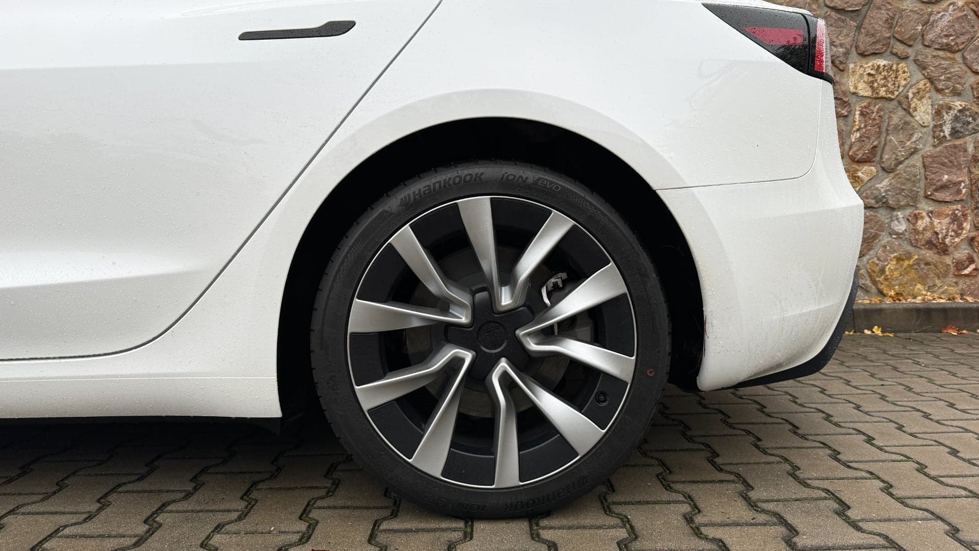 Tesla Model 3 facelift Highland test kolo