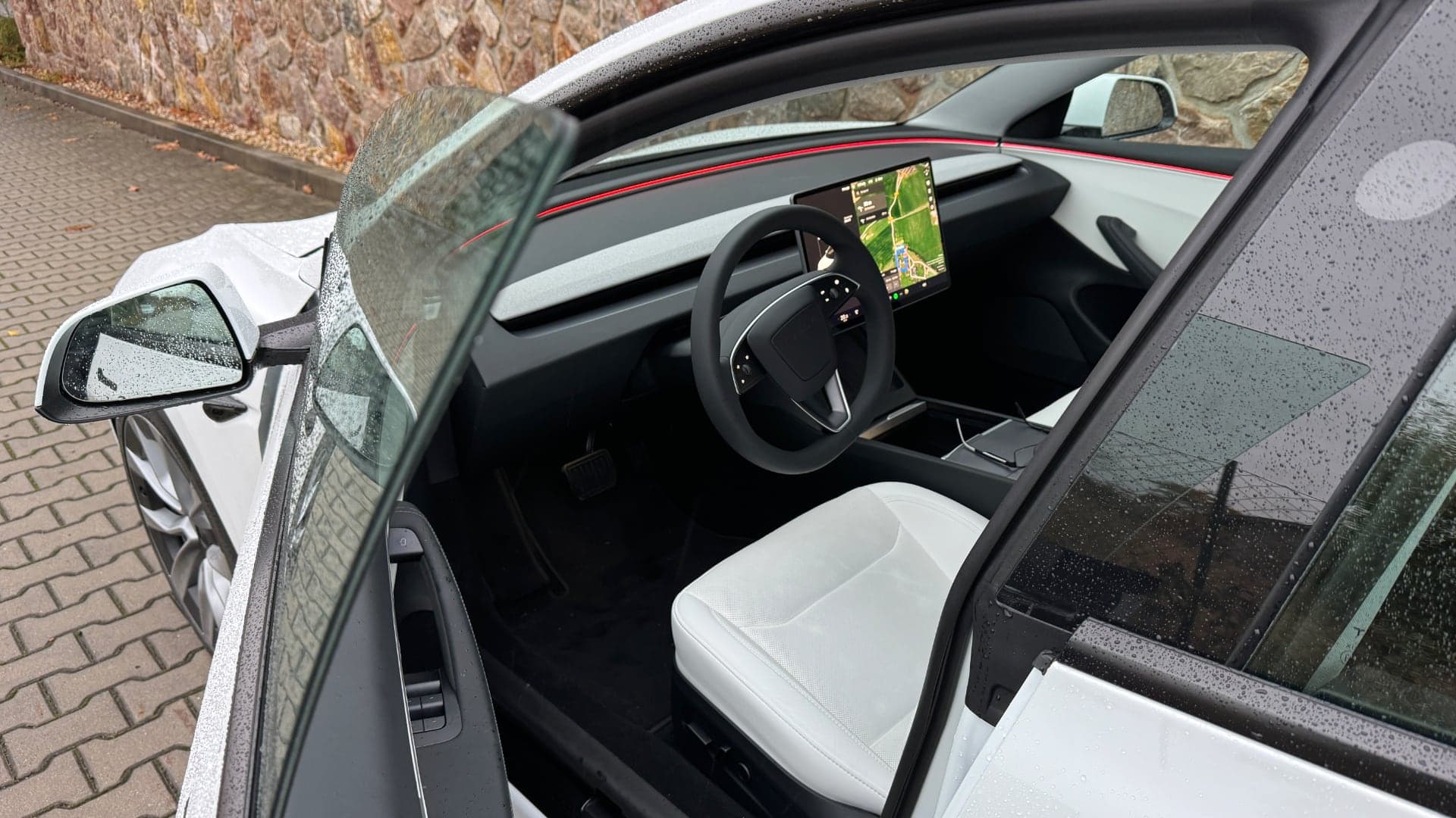Tesla Model 3 facelift Highland test interiér