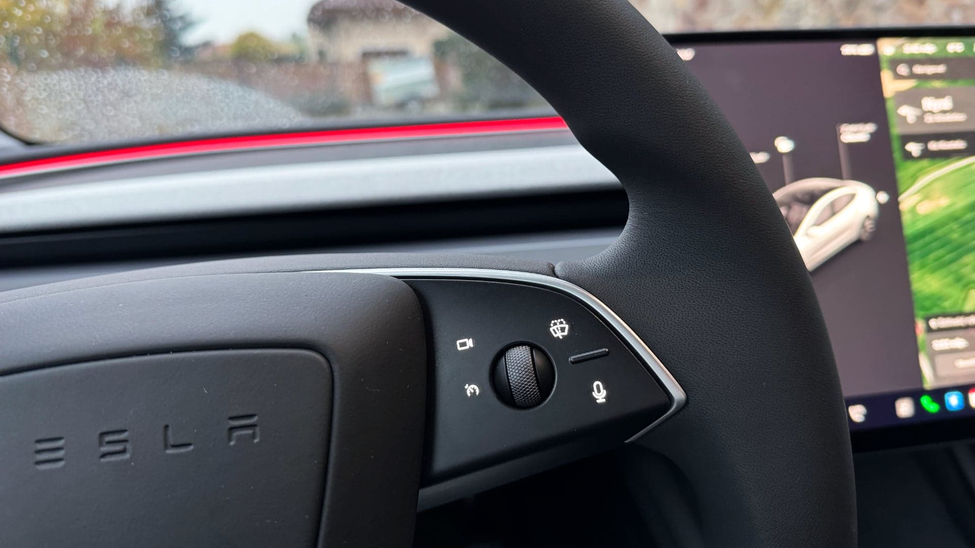 Tesla Model 3 facelift Highland test tlačítka volant