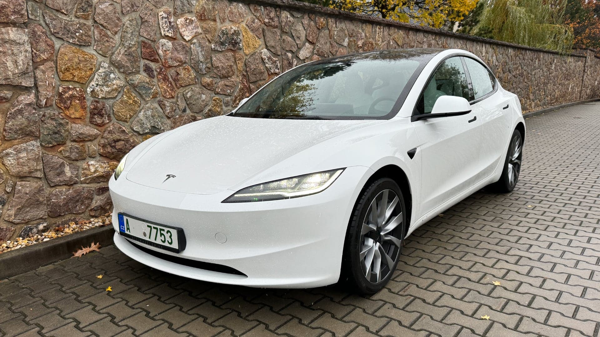 Tesla Model 3 facelift Highland test přední strana