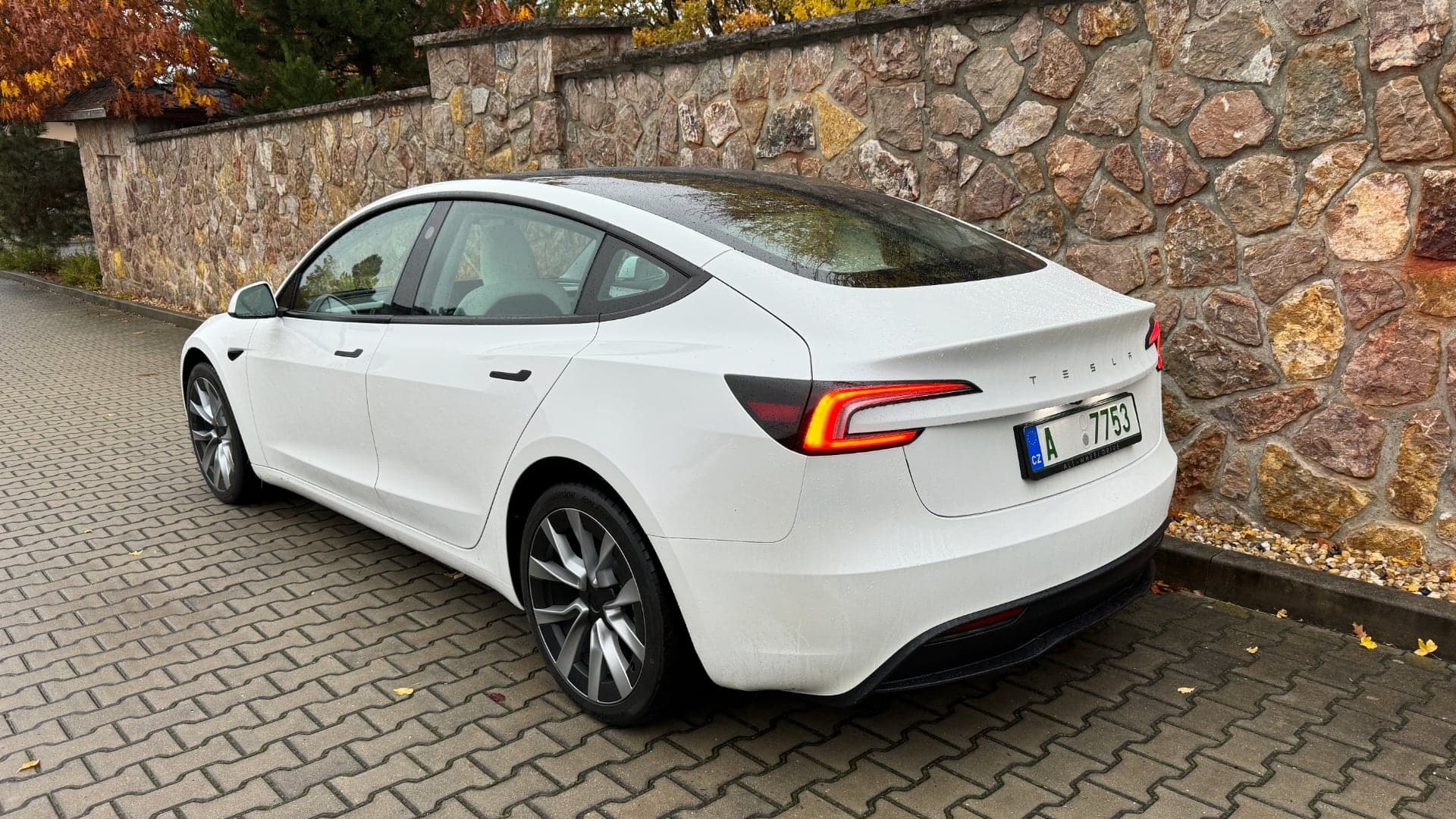 Tesla Model 3 facelift Highland test zadní strana