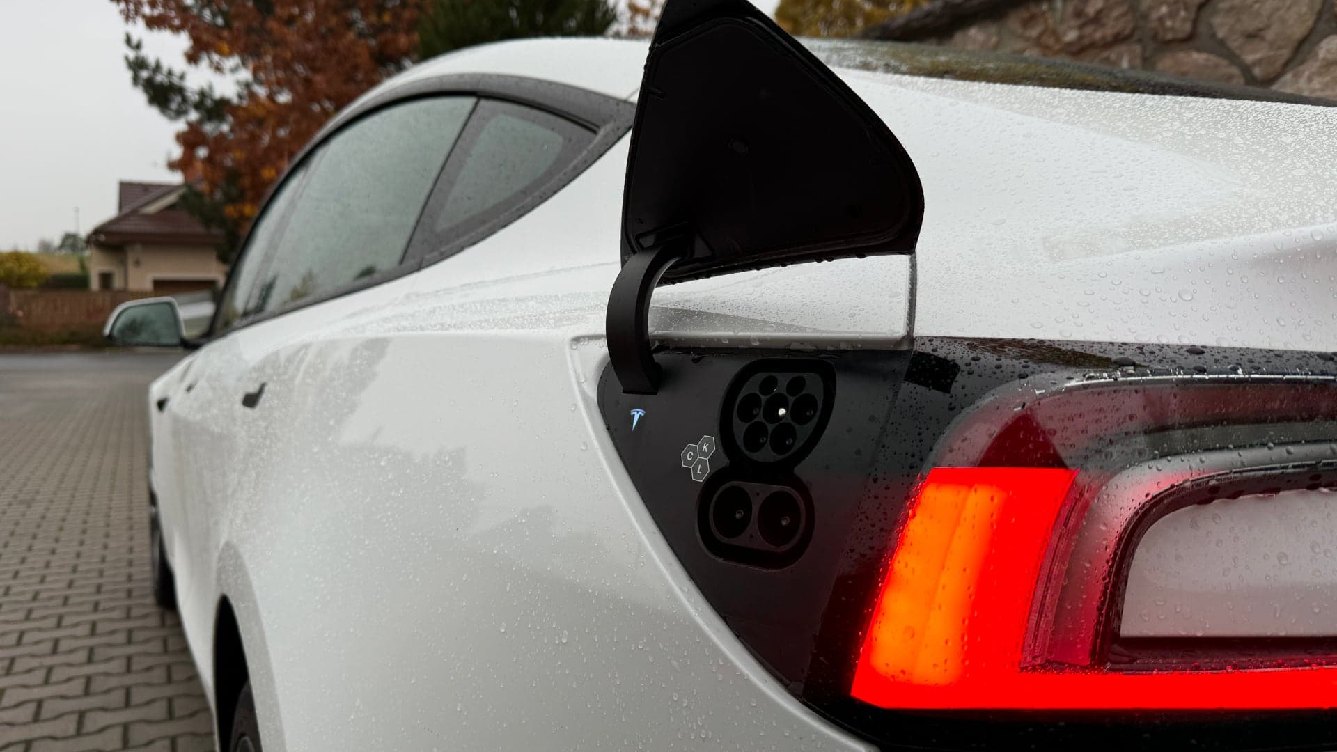 Tesla Model 3 facelift Highland test nabíjecí port