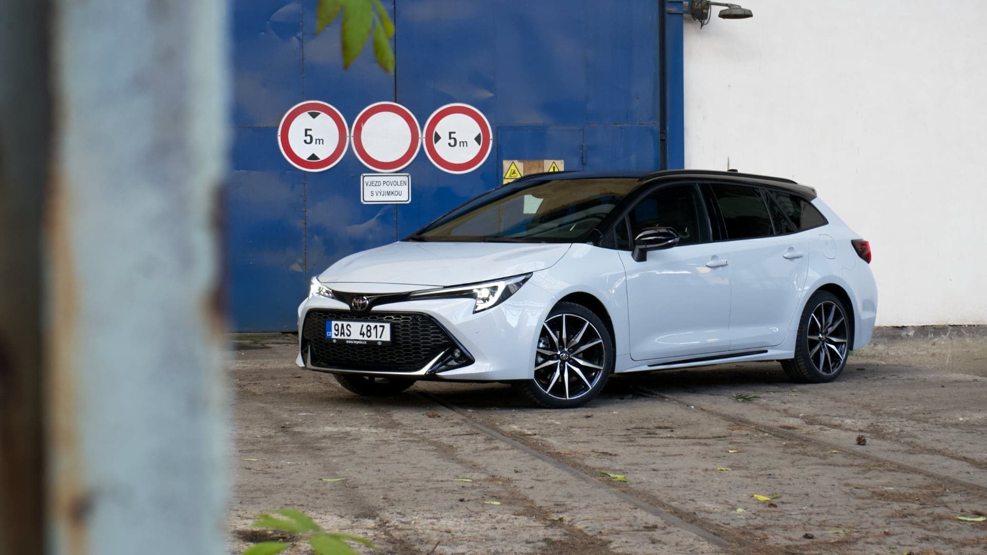 Toyota Corolla Hybrid (2023) | Zdroj: Luboš Srb