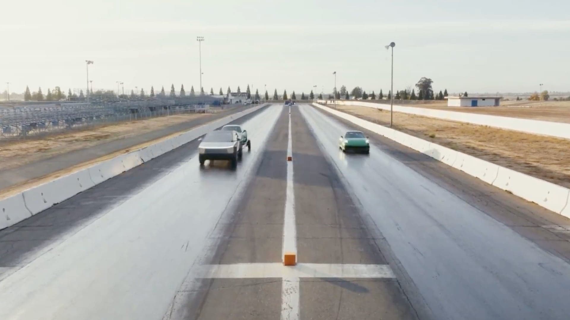 Tesla Cybertruck vs Porsche 911