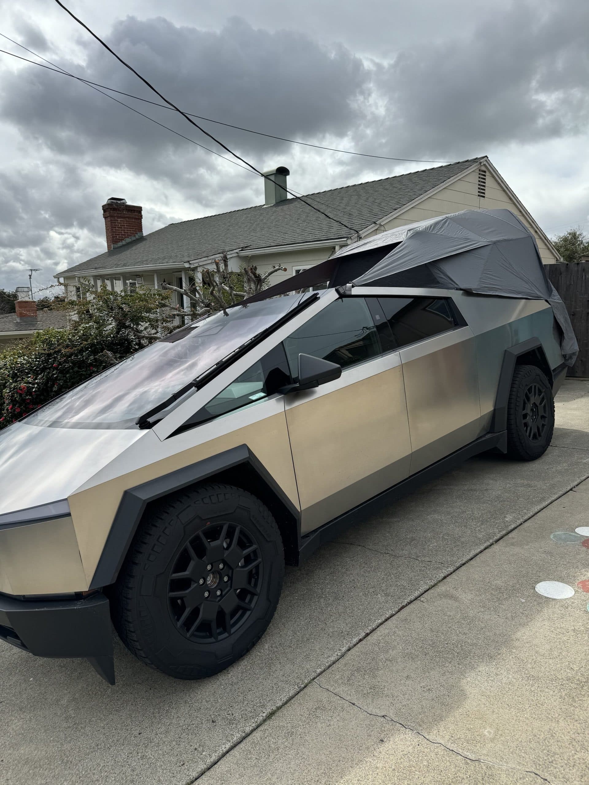 Stan na korbě Cybertrucku