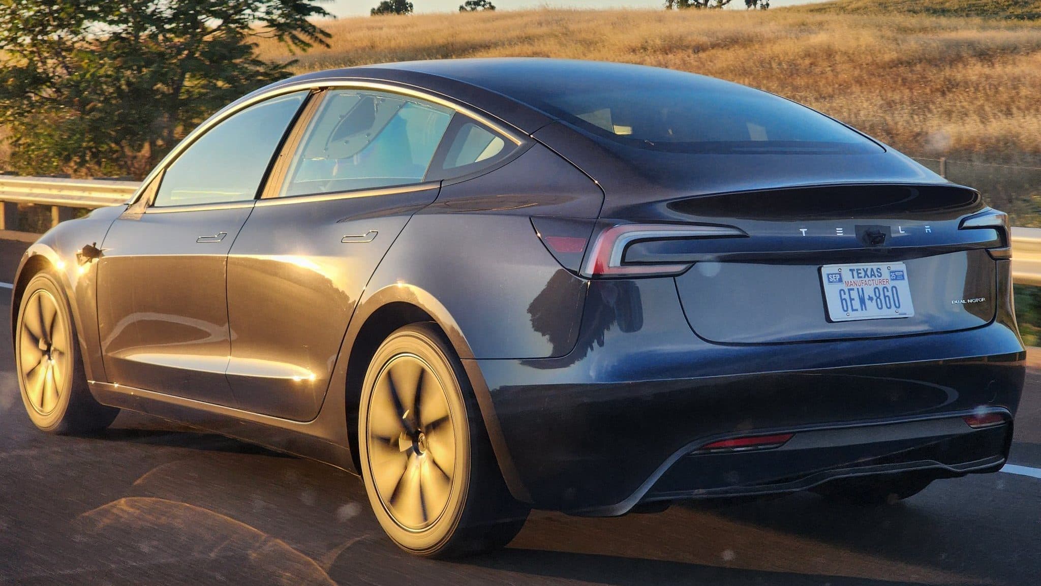 Testovací prototyp Tesla Model 3