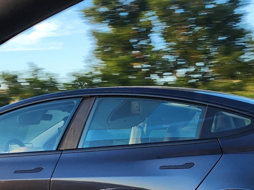 Testovací prototyp Tesla Model 3