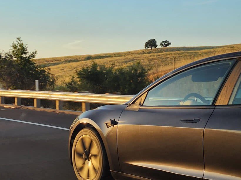 Testovací prototyp Tesla Model 3
