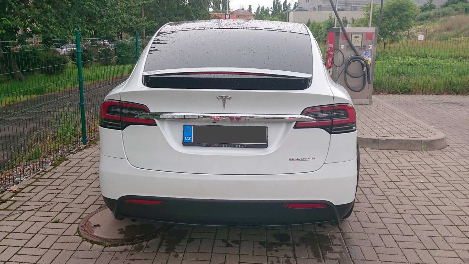Dotace na Teslu Model X pro podnikající Lenku Malinovou
