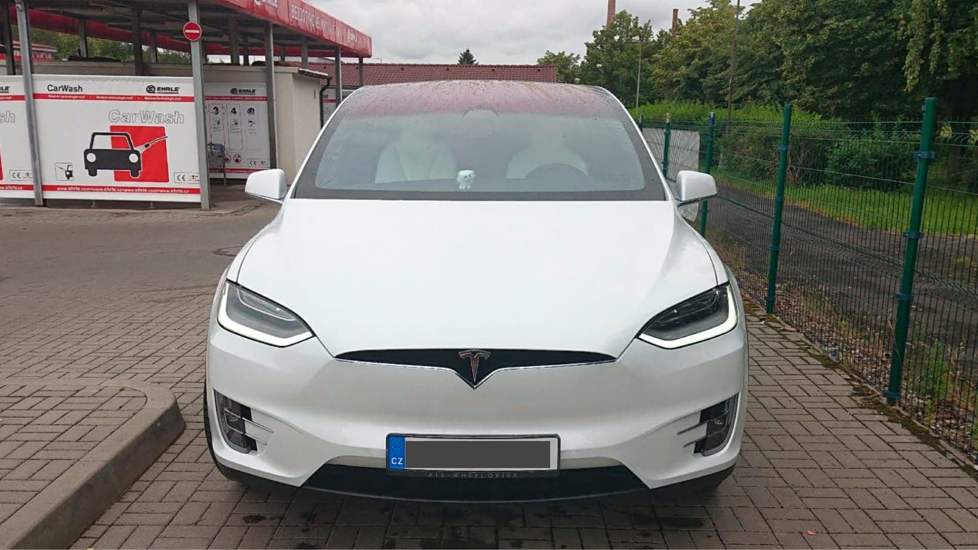 Dotace na Teslu Model X pro podnikající Lenku Malinovou