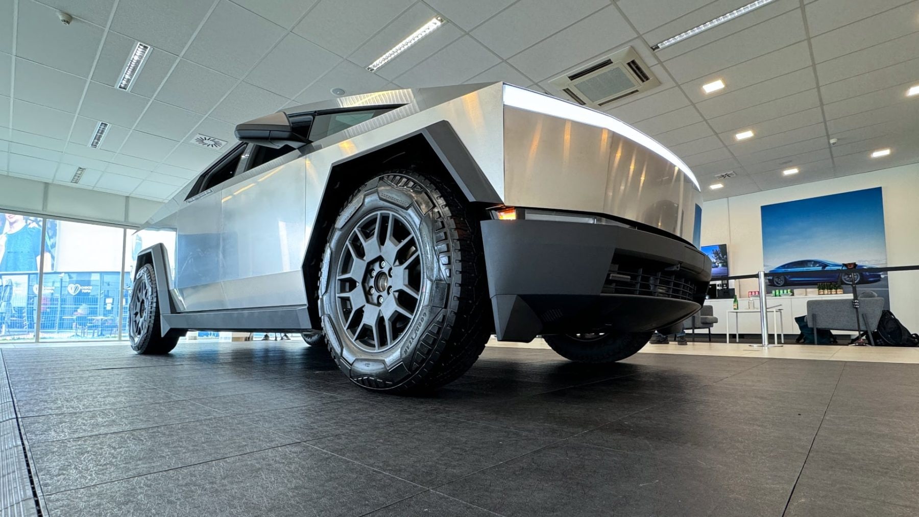 Tesla Cybertruck naživo v Praze | foto: Luboš Srb