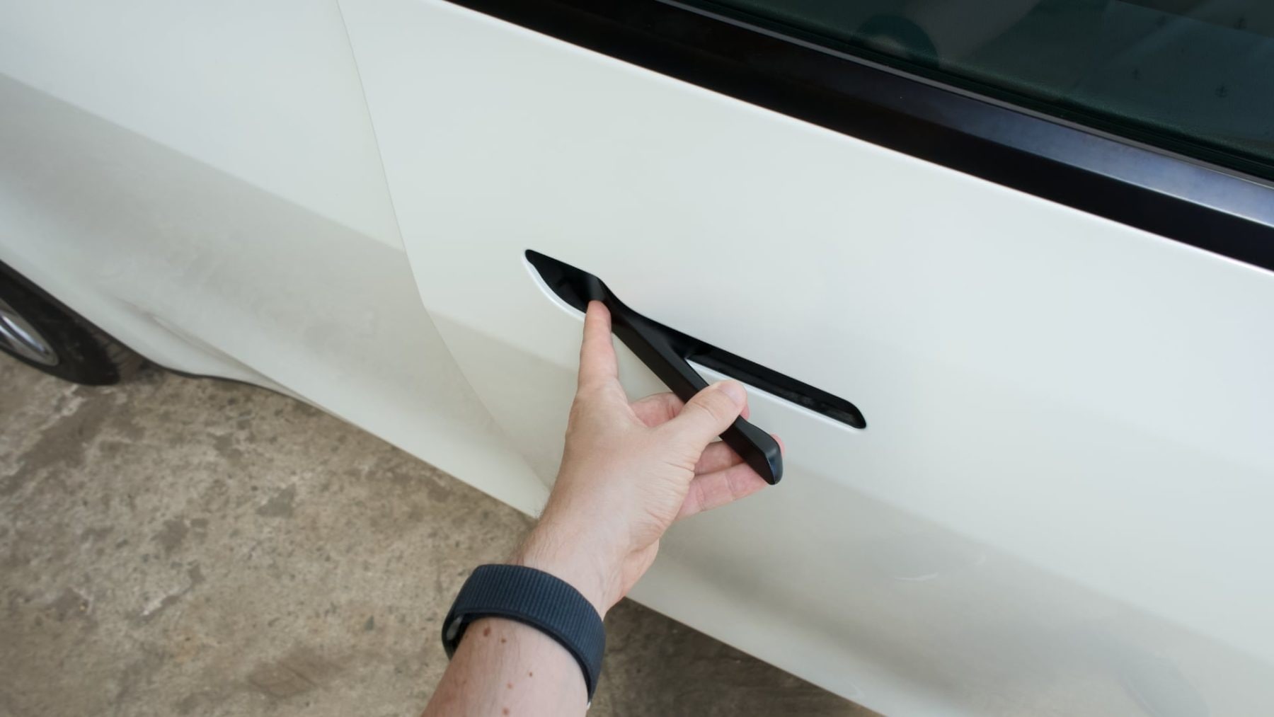 Klika u dveří Tesly | Zdroj: Luboš Srb