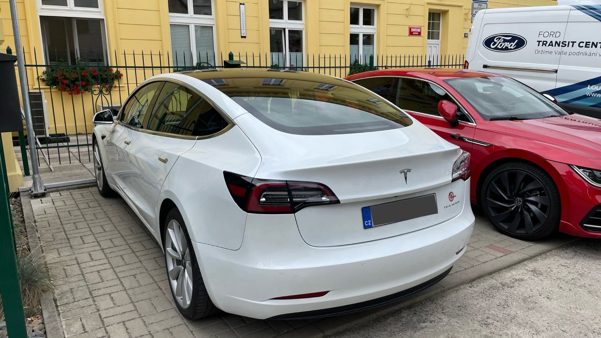 Tesla Model 3 pořízení firmou Káva s párou s.r.o. na dotaci
