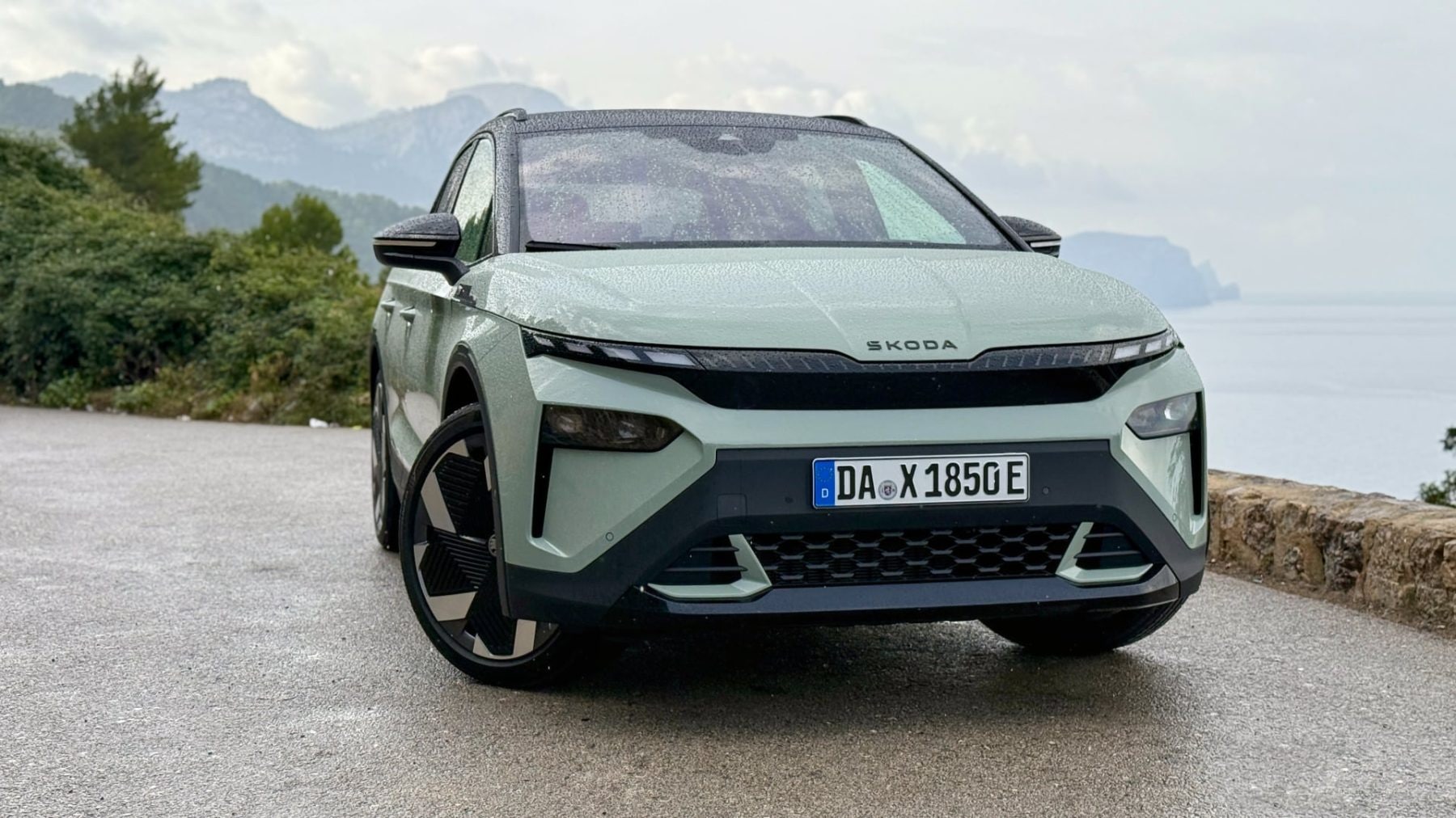 Škoda Elroq při testování na Mallorce | foto: Luboš Srb