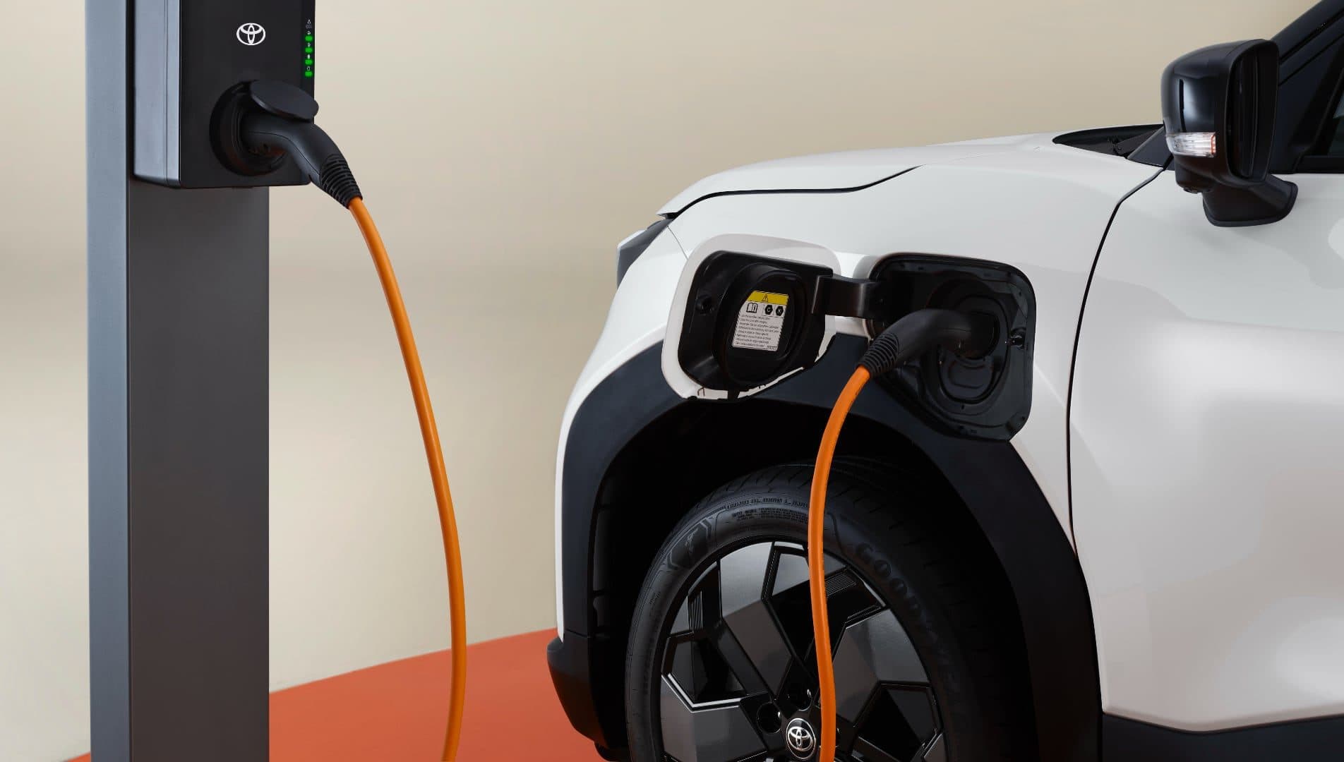 Nabíjení elektromobilu Toyota Urban Cruiser | Zdroj: Toyota