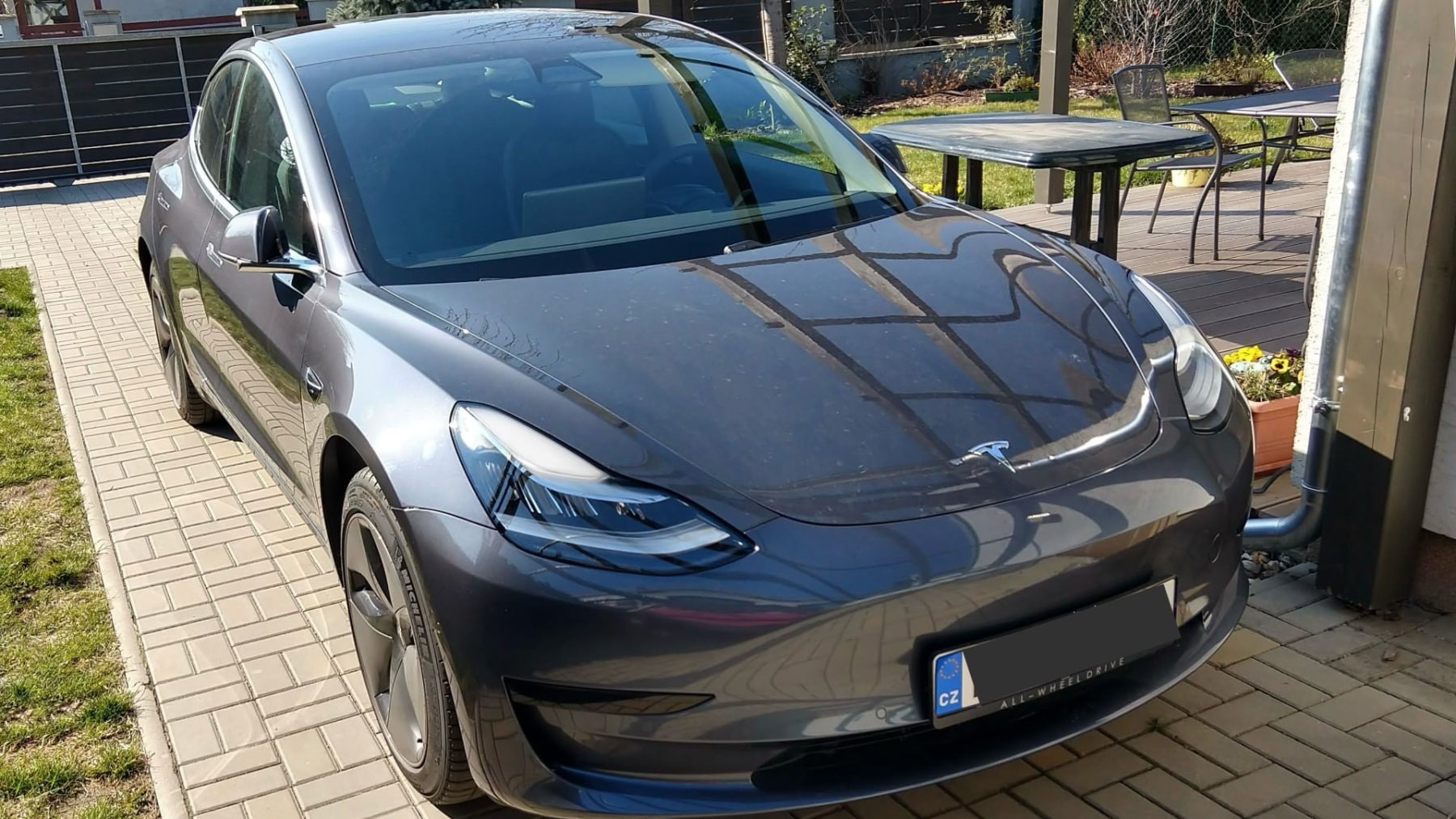 Firma Michal Krsek & partneři pořídila elektromobil Tesla Model 3 na dotaci