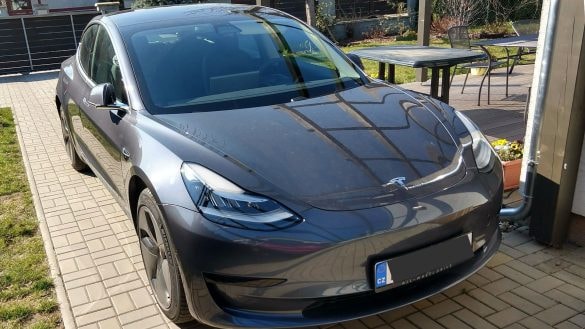 Společnost Michal Krsek & partneři do svého majetku pořídila elektromobil Tesla