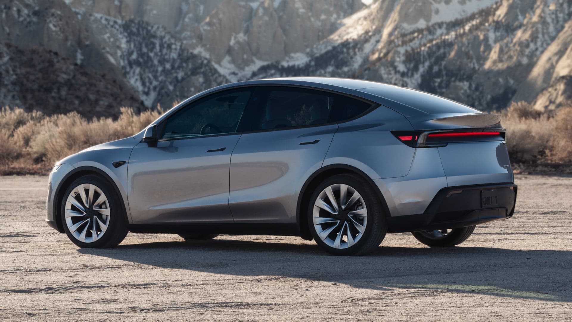 Nová Tesla Model Y Juniper z boku a zezadu | foto: Tesla