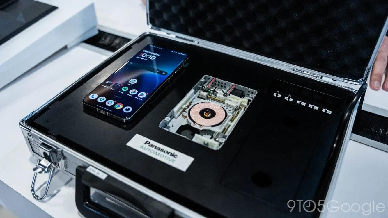 Pohyblivá cívka bezdrátové nabíječky Qi 2.1 společnosti Panasonic | foto: 9to5Google