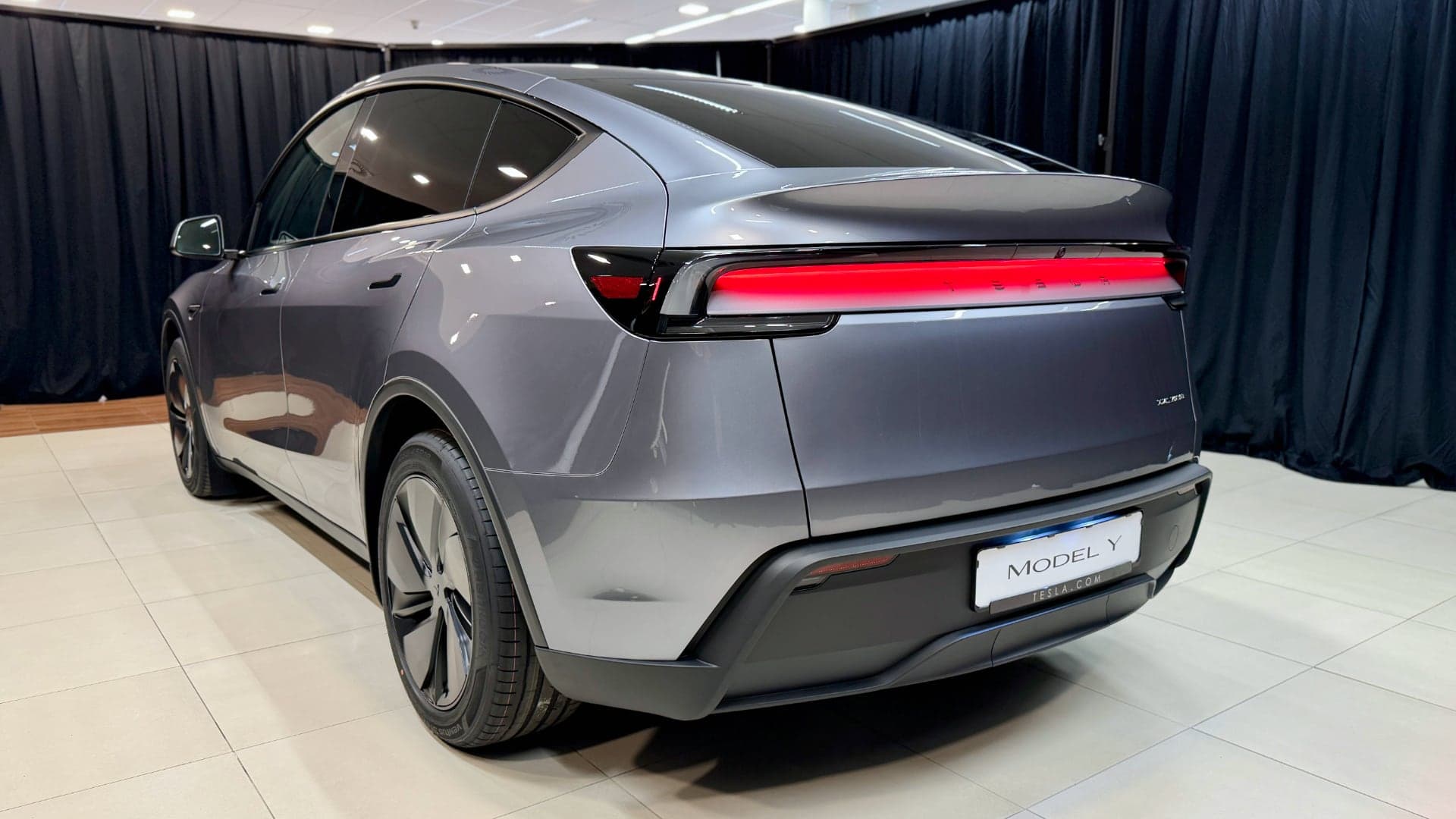Tesla Model Y Juniper (2025) naživo zezadu | foto: Luboš Srb