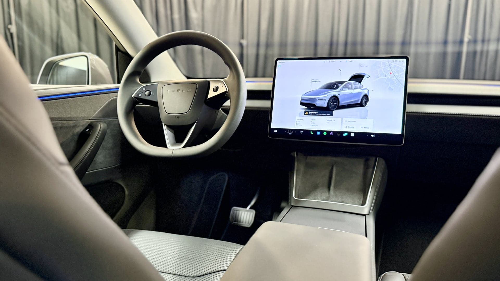 Interiér vozu Tesla Model Y Juniper (2025) naživo | foto: Luboš Srb