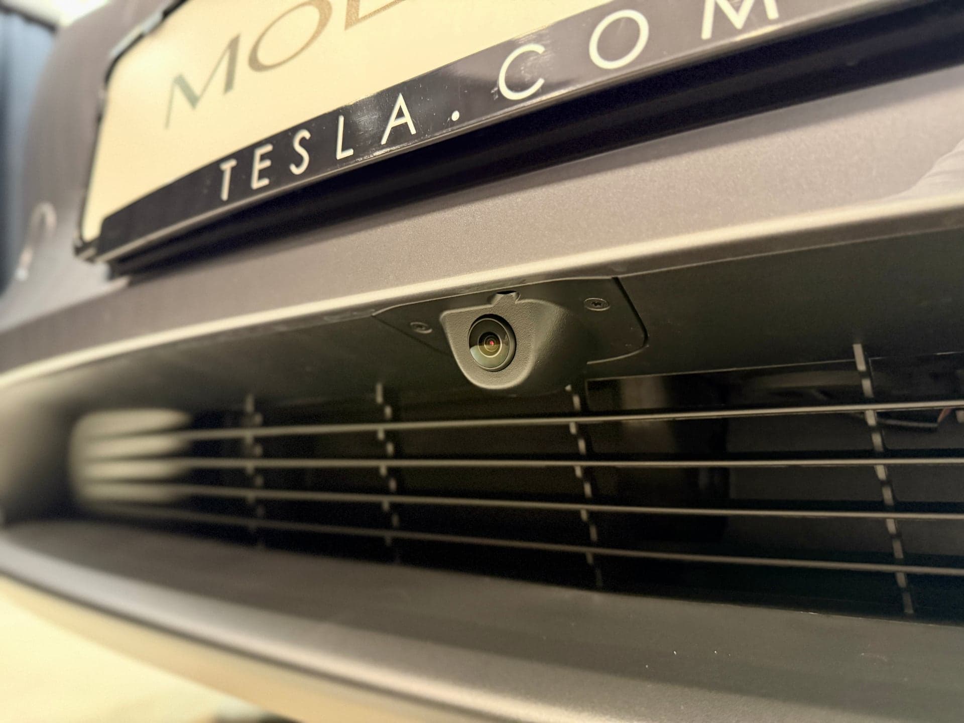 Tesla Model Y Juniper a detail přední kamery | foto: Luboš Srb