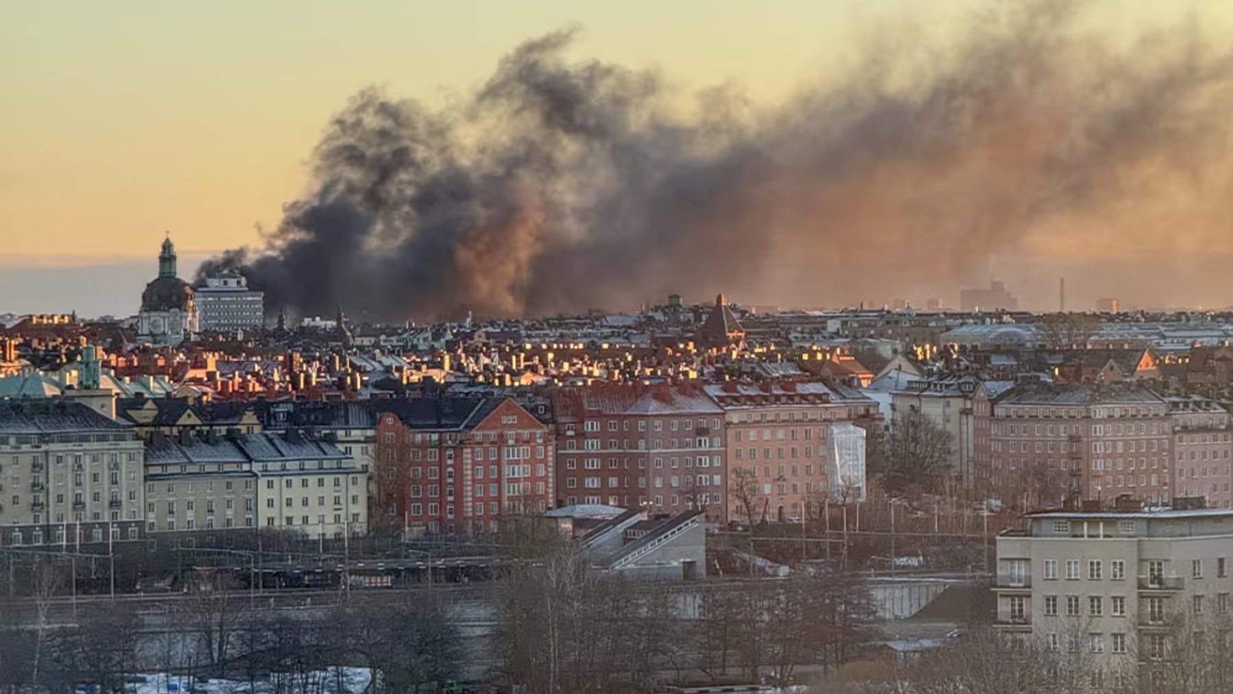 Požár 15 elektrických skútrů v centru Stockholmu | foto: Läsarbild