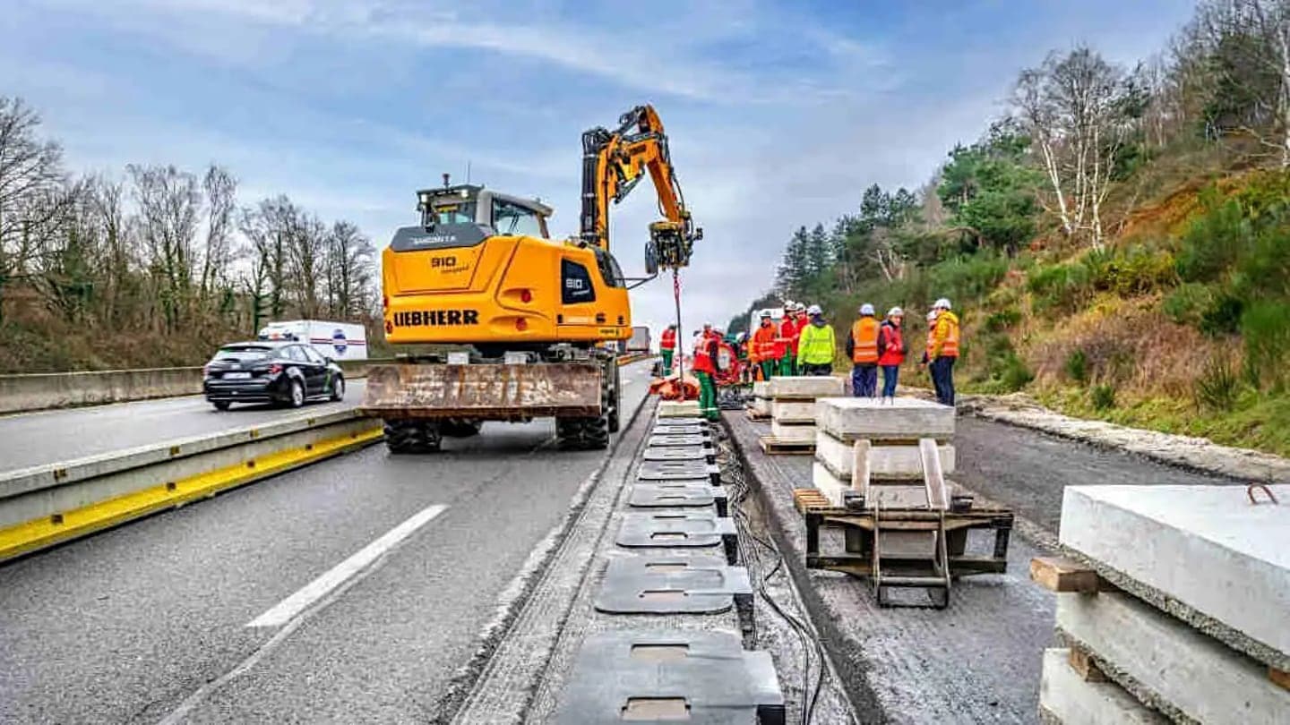 Výstavba indukčních smyček na dálnici A10 | Zdroj: Vinci Autoroutes