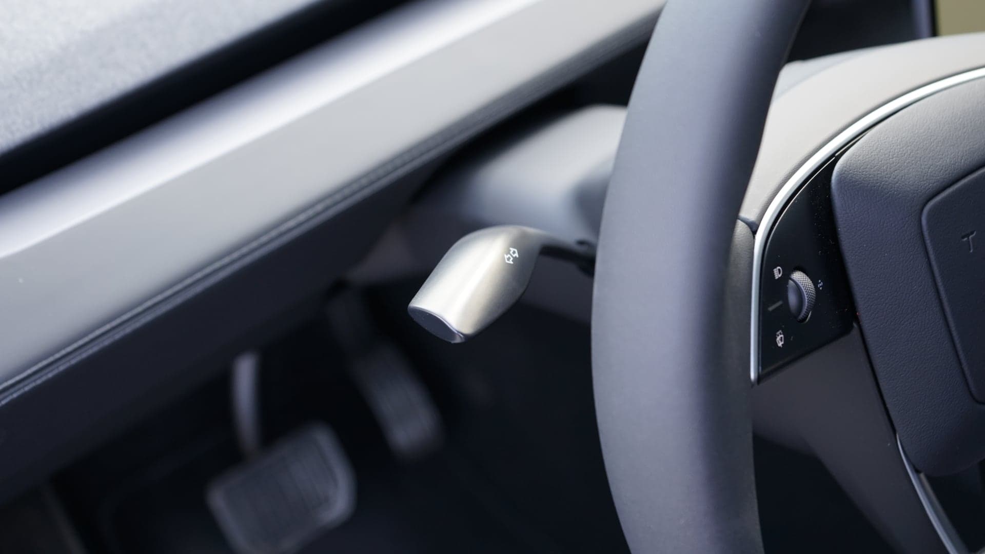 Páčka pod volantem