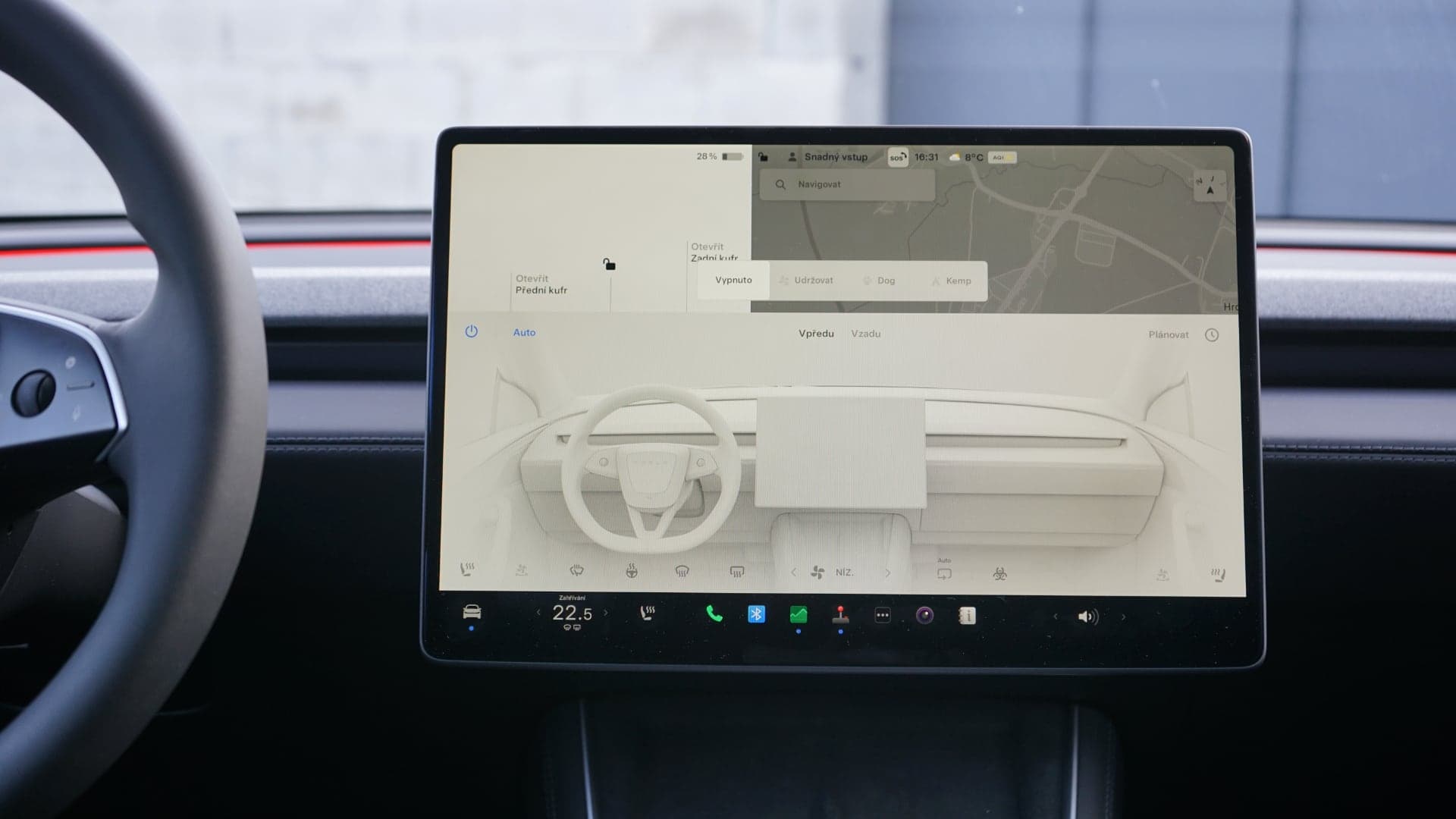 Tesla Model Y Juniper (2025), dotykový displej | foto: Luboš Srb