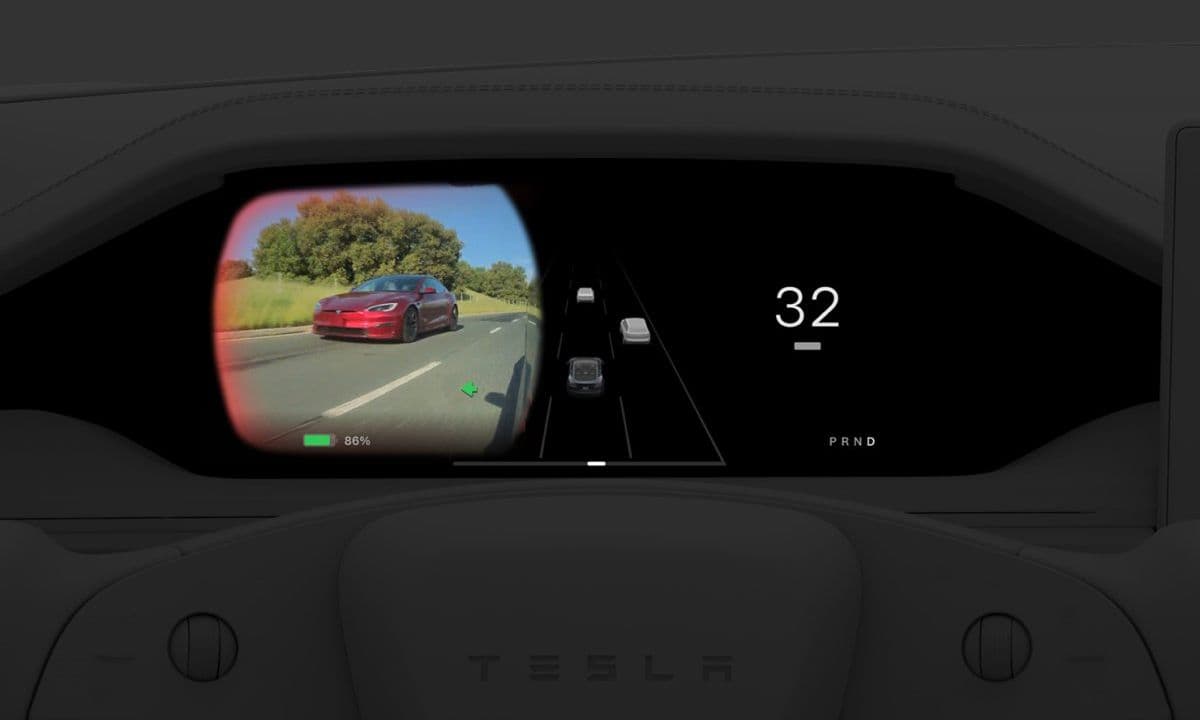 Vylepšená funkce hlídání mrtvého úhlu | foto. Non a Tesla App