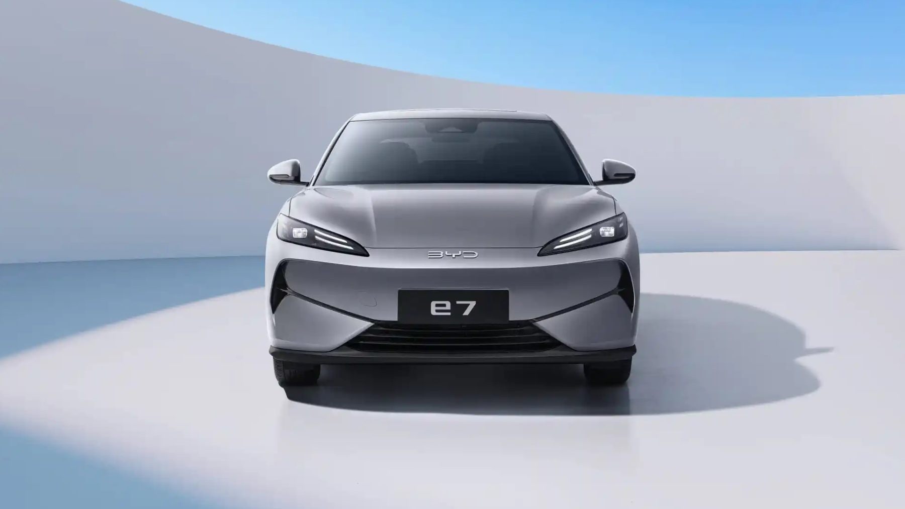 BYD e7 zepředu | foto: BYD