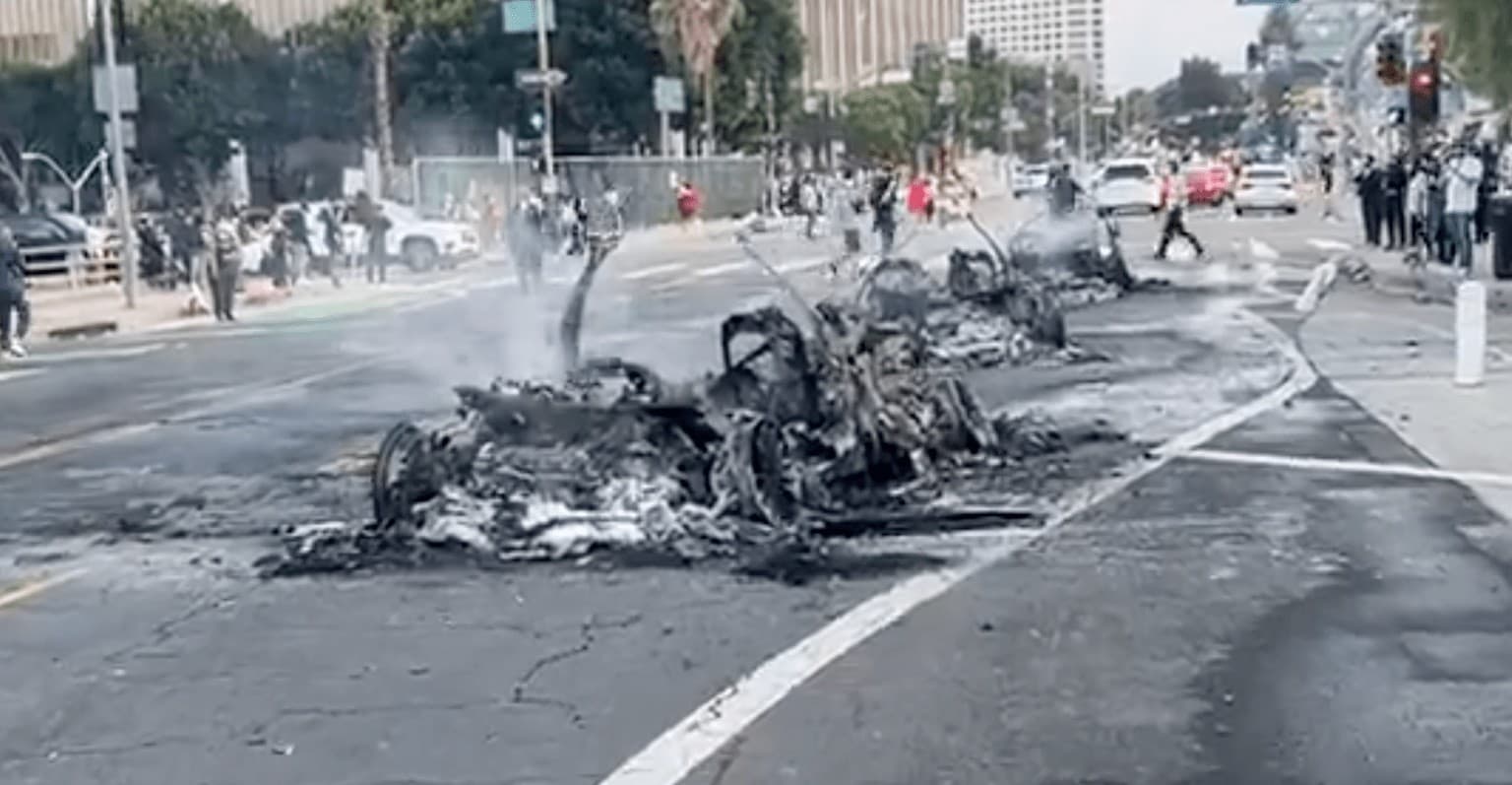 Autonomní taxi Waymo | foto: BGOnTheScene / síť X