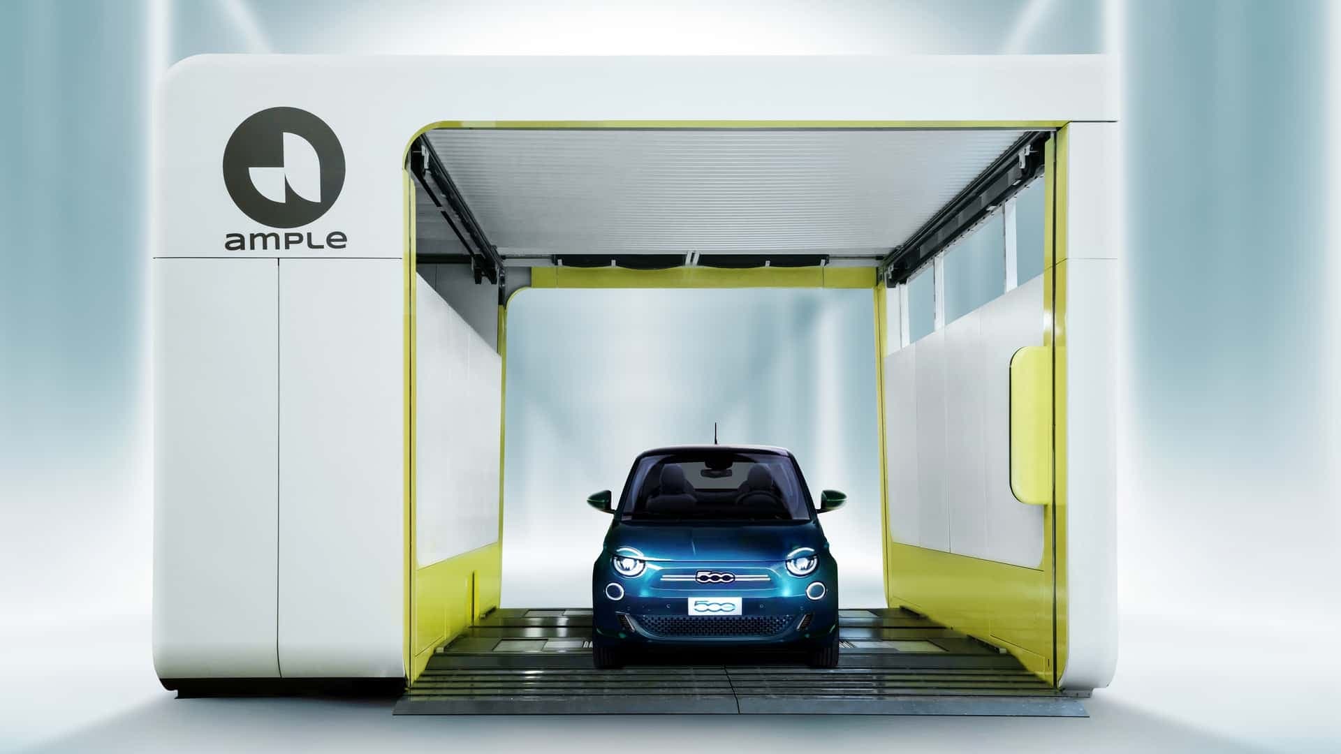 Fiat 500e na stanici výměny baterie Ample | foto: Ample