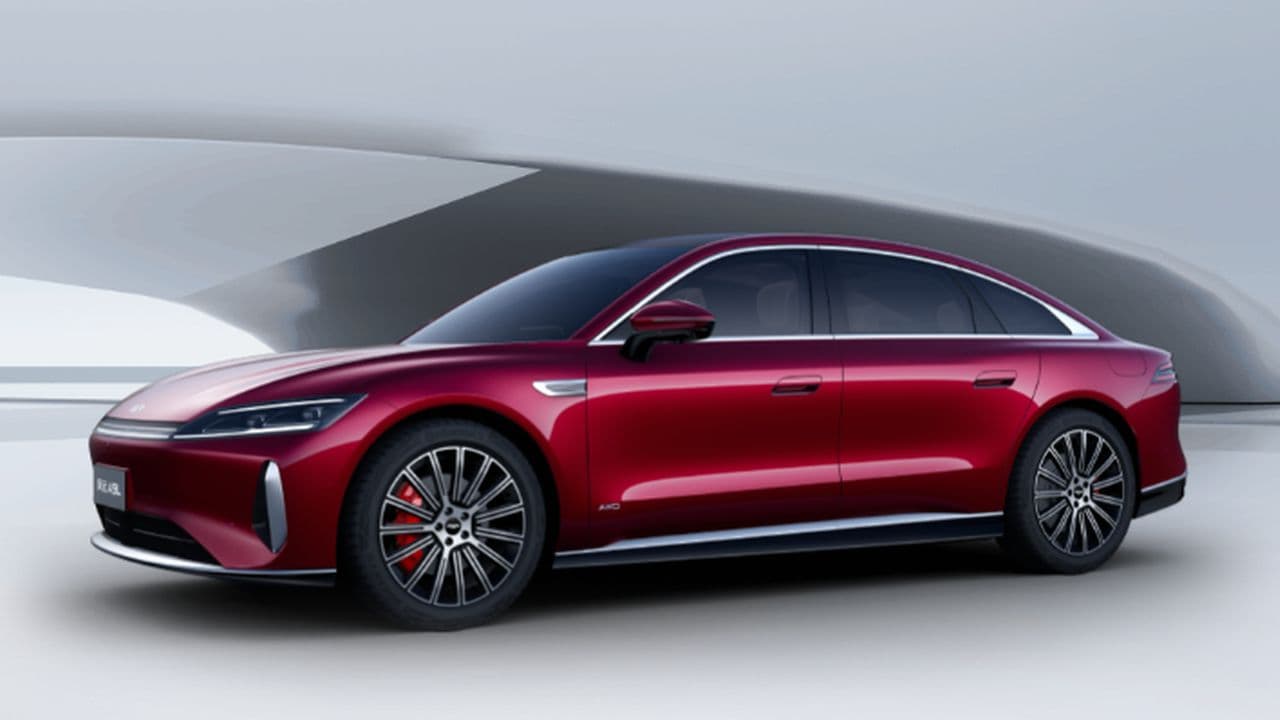 Plug-in hybridní sedan Chery Fulwin A9L | Zdroj: Chery Automobile