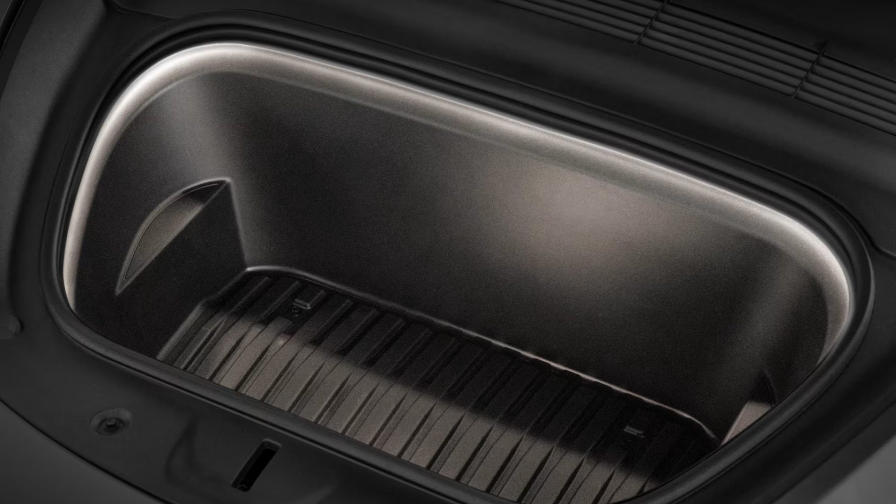 Oficiální LED pásek pro osvětlení frunku Modelu 3 a Y | foto: Tesla