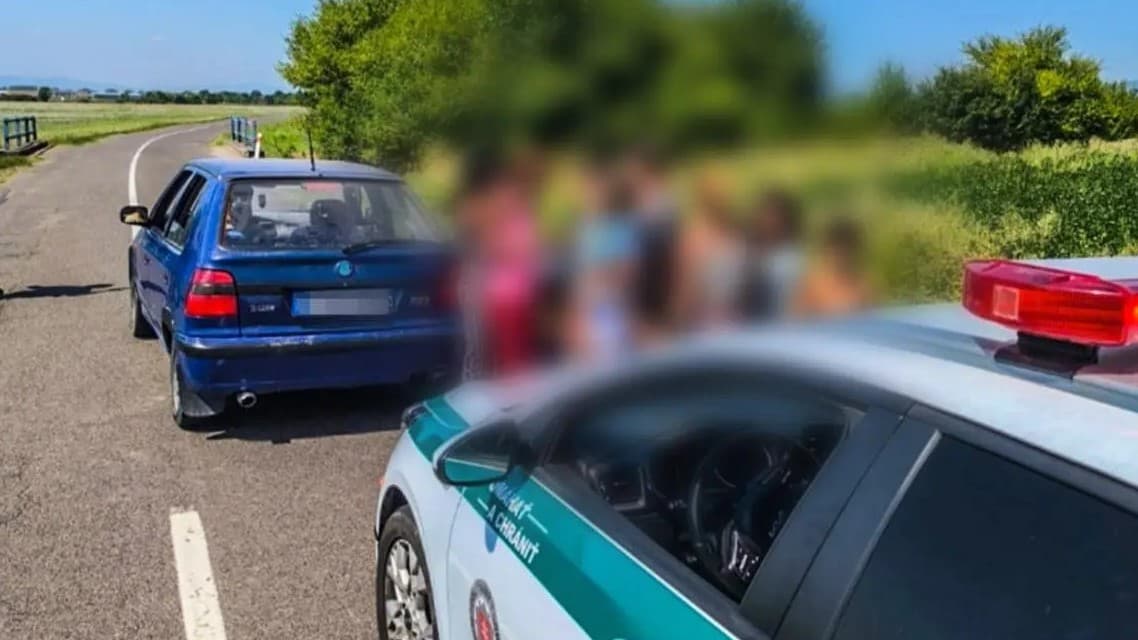 Do Škody Felicia se vešlo 18 osob | foto: Policie SK