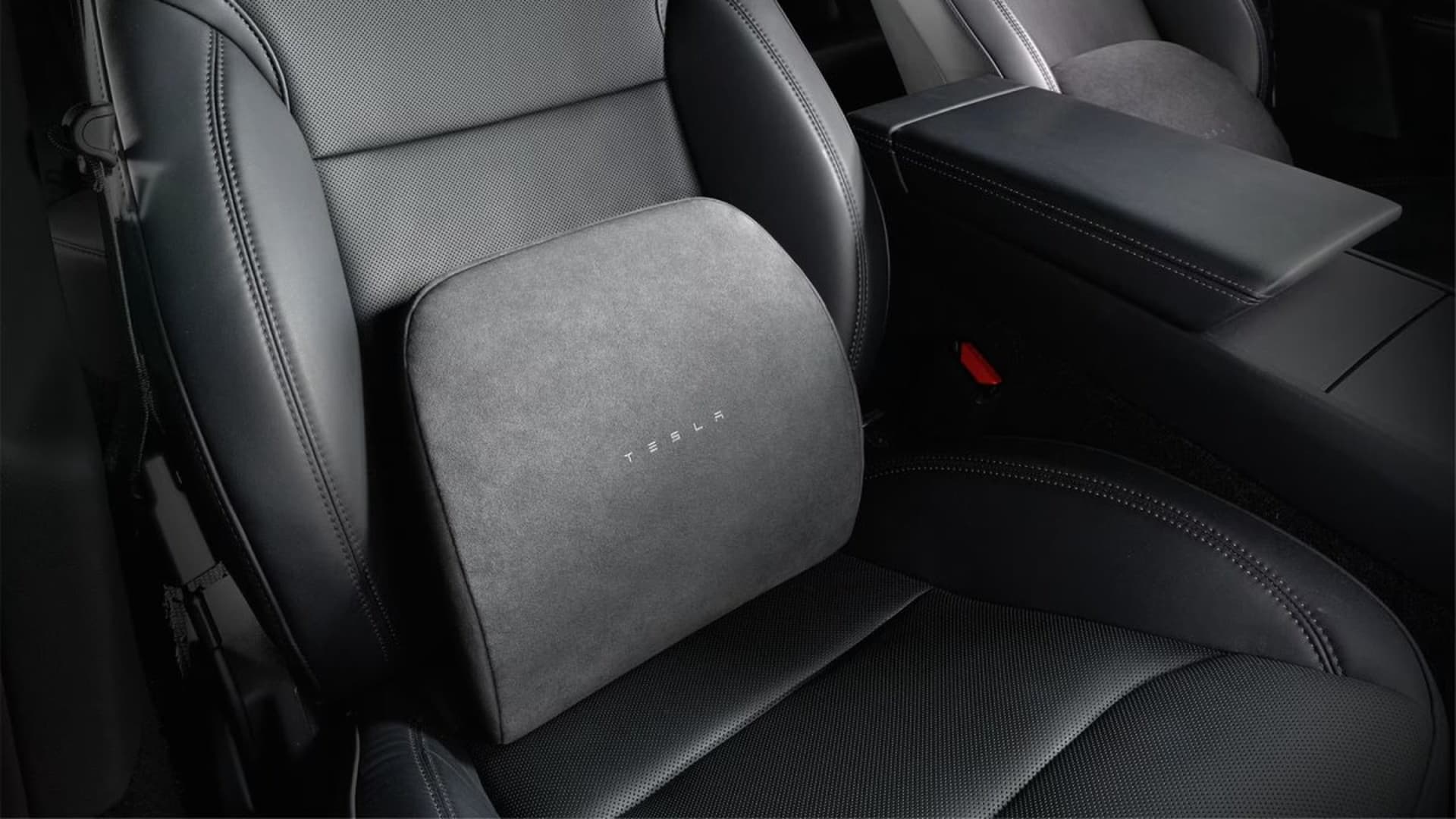 Přídavná bederní opěrka pro Model 3 a Model Y | foto: Tesla