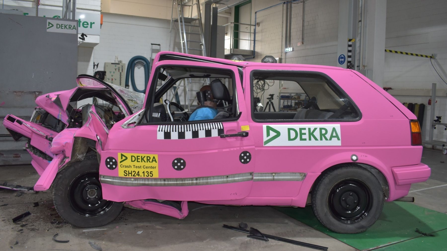 Crashtest Volkswagenu Golf II | foto: DEKRA