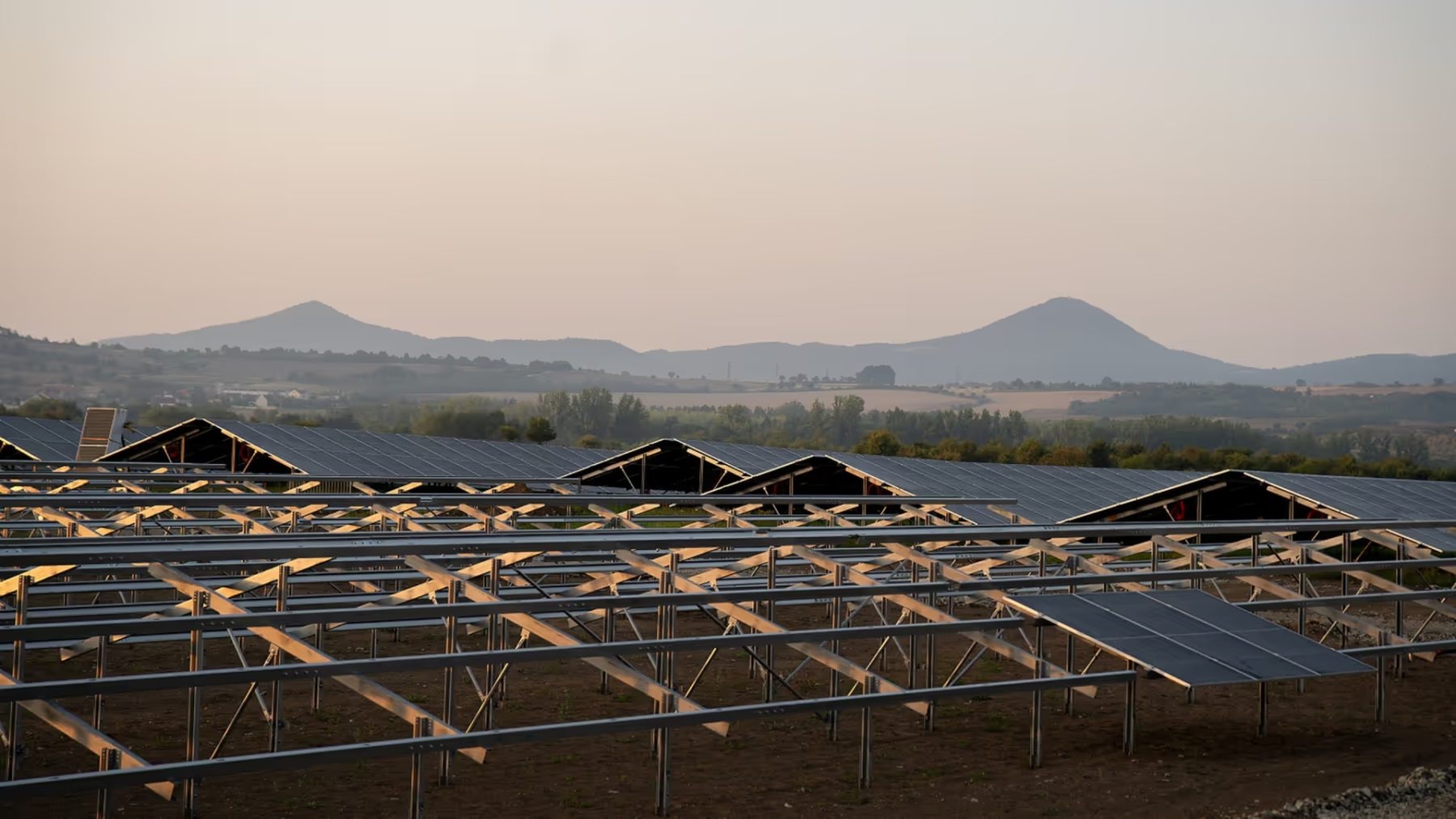 Výstavba fotovoltaického parku Modlany | Zdroj: KATEMO GROUP
