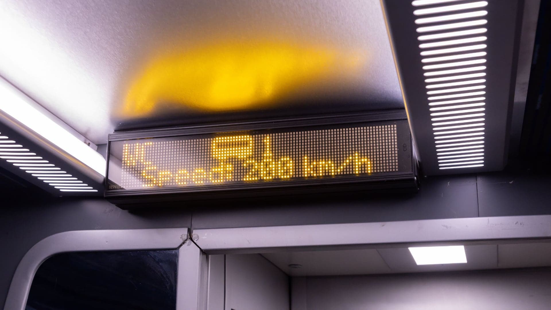 Pendolino jelo na trati Praha - České Budějovice rychlostí 200 km/h | foto: Archiv ČD