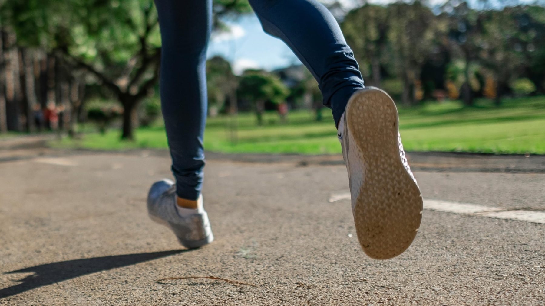 Běžec na ulici | Zdroj: Pexels