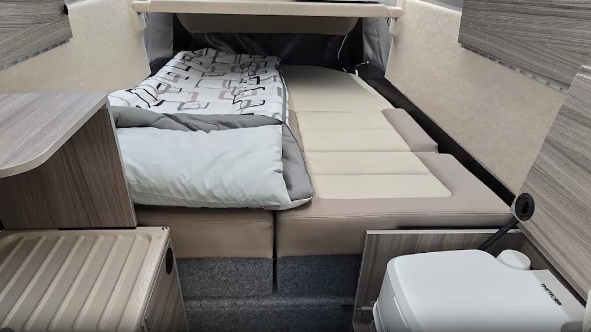 Obytný modul Dashaway eRC pro Teslu Model 3, interiér | Zdroj: Wheelhome