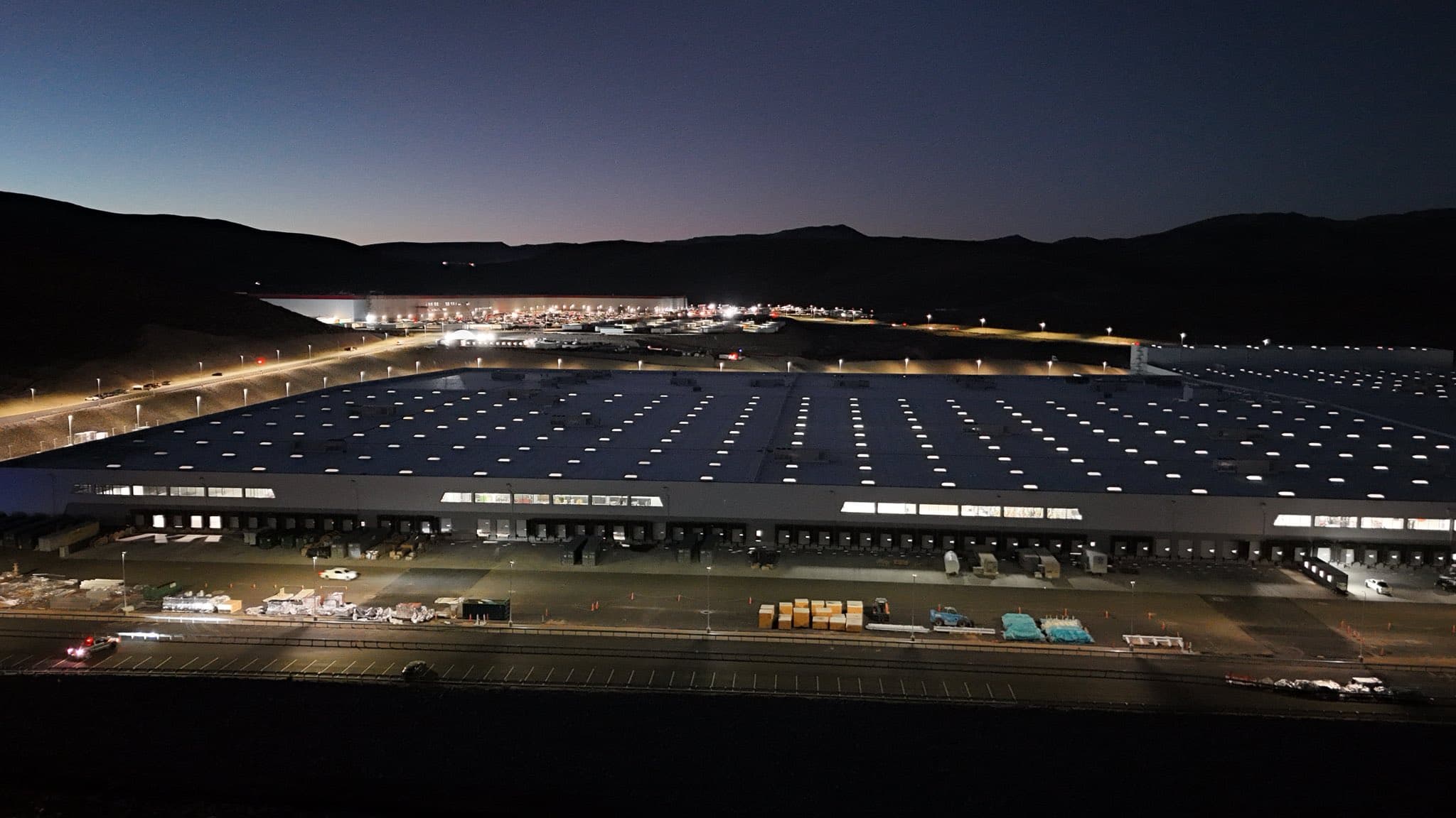 Semi Factory v Nevadě je před dokončením | Zdroj: HinrichsZane / síť X