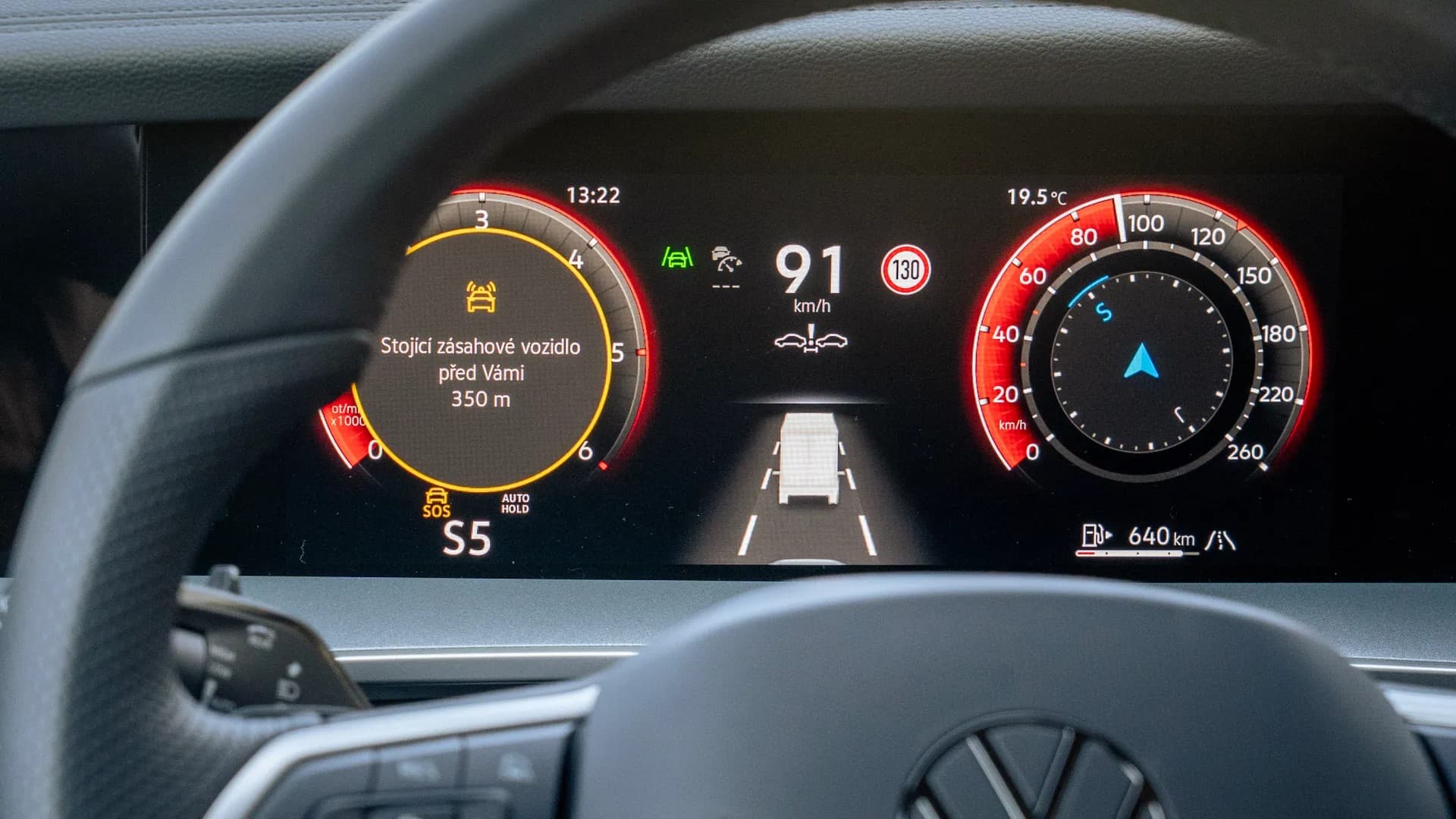 Bezpečností informace na displeji | Zdroj: Volkswagen