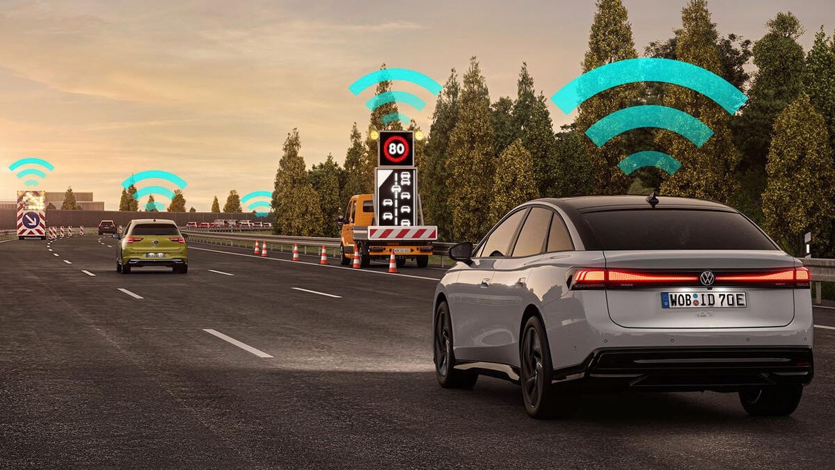 Bezdrátová komunikace mezi vozidly Car2X | Zdroj: Volkswagen