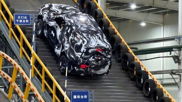 Čínské SUV vyjede v neobvyklém testu 1 000 schodů jako by se nechumelilo