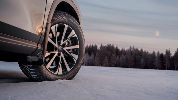 Největší vynález za 90 let? Zimní pneumatika z Finska má vysouvatelné hroty