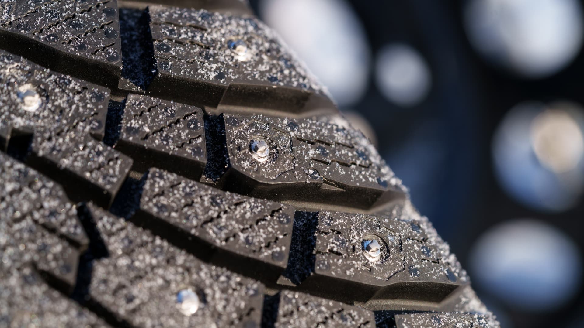 Zimní pneumatiky s automaticky vysouvatelnými hřeby Nokian Tyres Hakkapeliitta 01 | Zdroj: Nokian Tyres