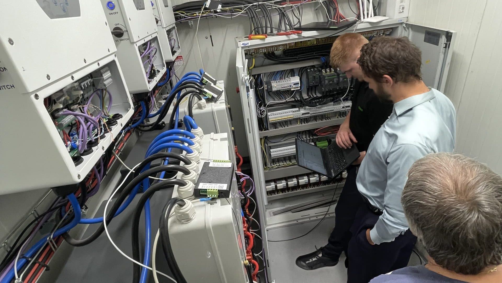 Netradiční způsob akumulace řídí chytrá automatizace LOXONE, která průběžně sleduje teploty jednotlivých komor a podle potřeby je upravuje | Zdroj: LOXONE